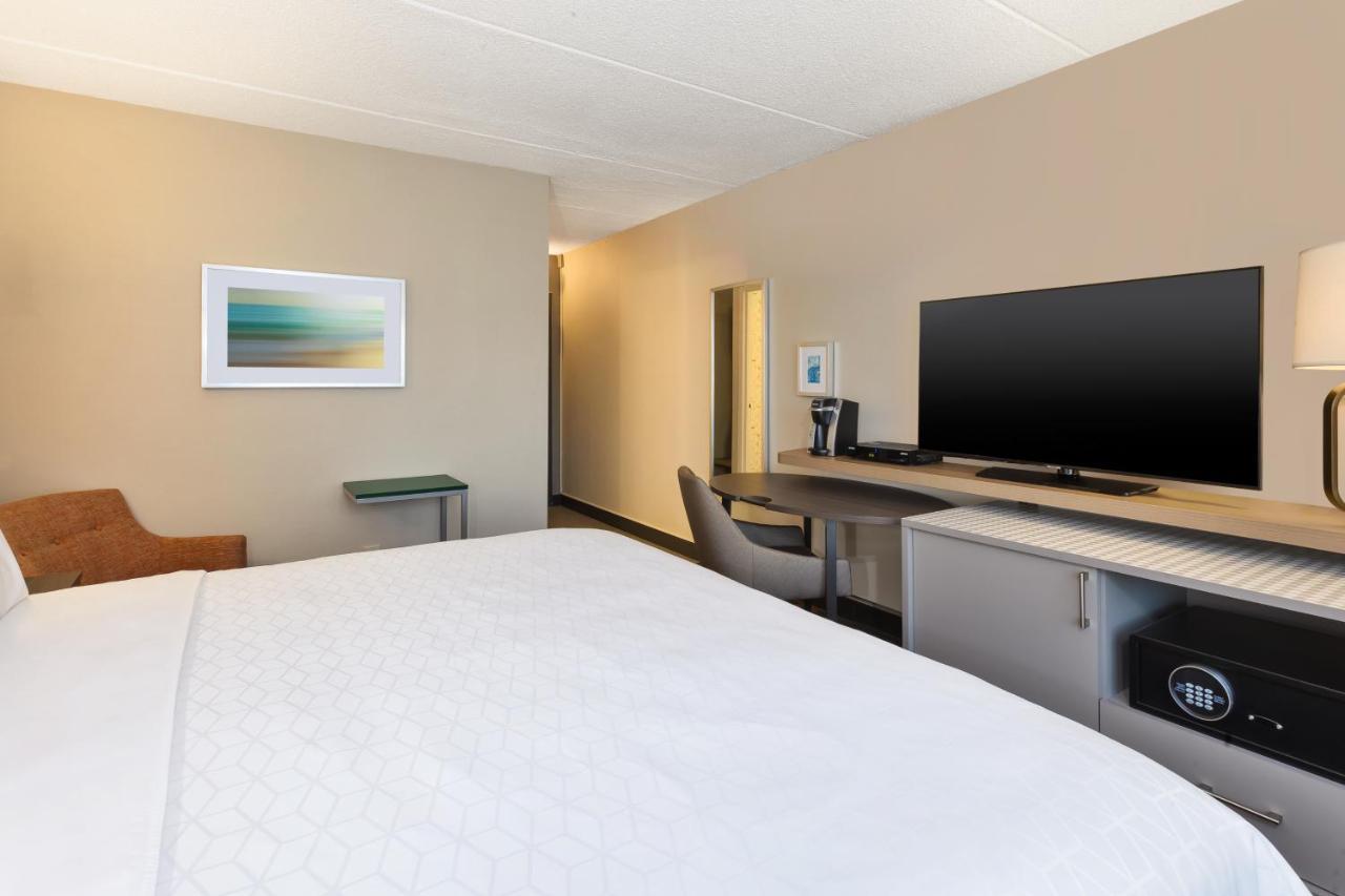 Holiday Inn Westbury-Long Island By Ihg Carle Place Exterior photo