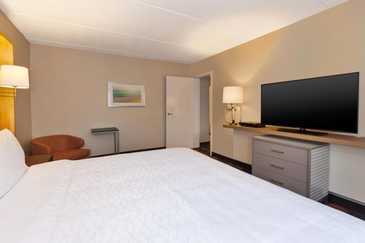 Holiday Inn Westbury-Long Island By Ihg Carle Place Exterior photo