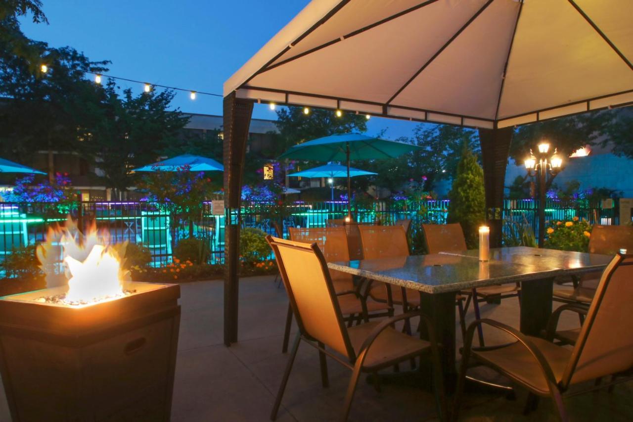 Holiday Inn Westbury-Long Island By Ihg Carle Place Exterior photo