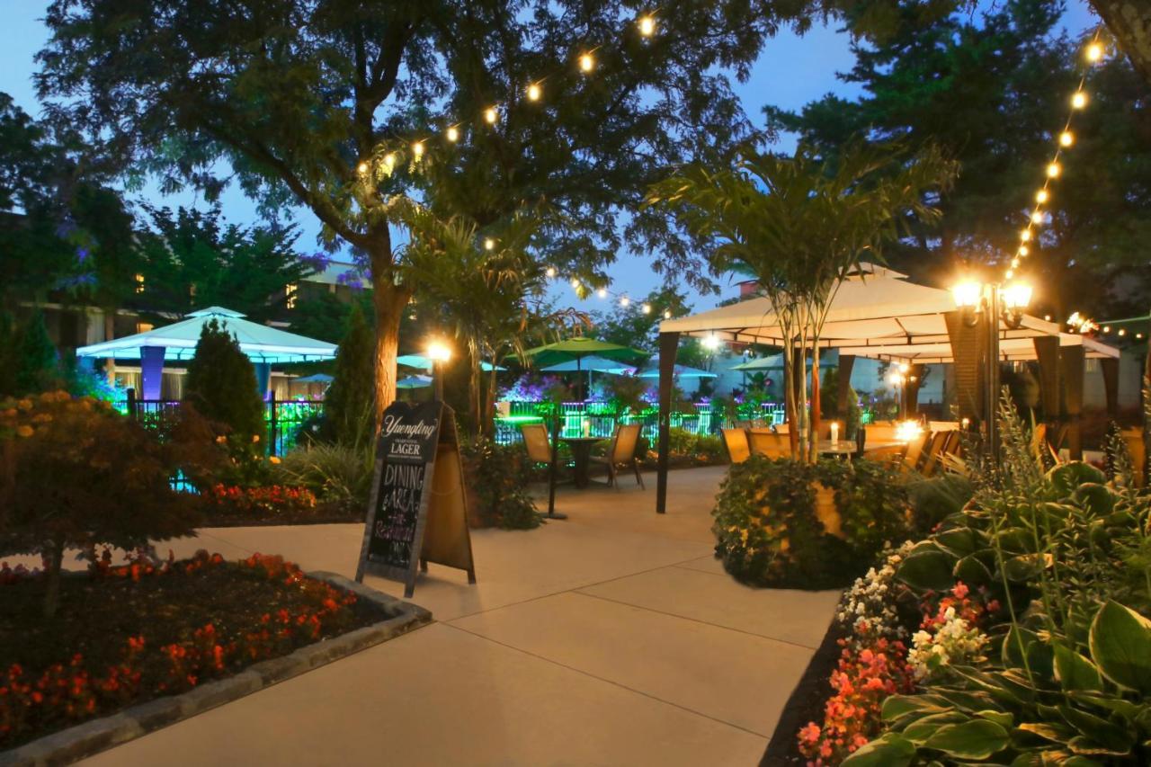 Holiday Inn Westbury-Long Island By Ihg Carle Place Exterior photo